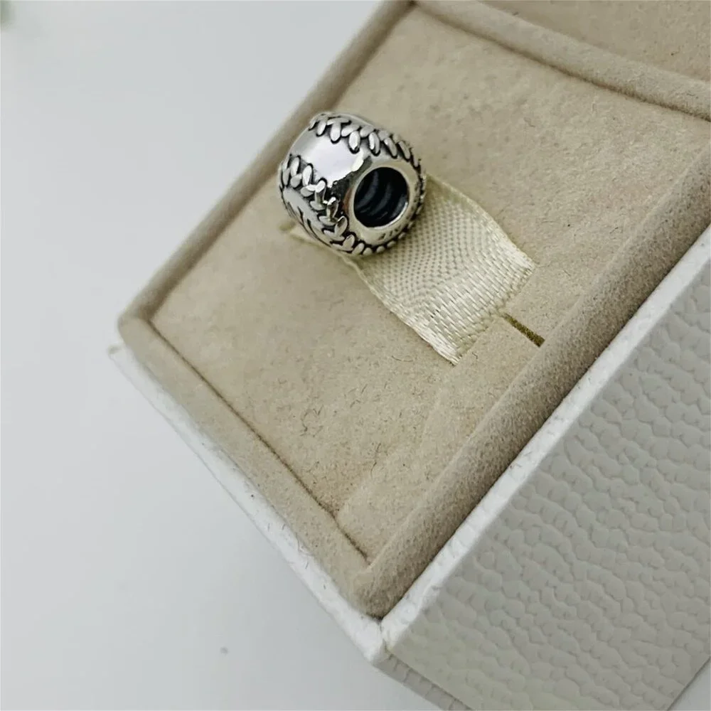 ✨✨ Pandora New York Yankees Baseball Charm - Picture 2 of 7